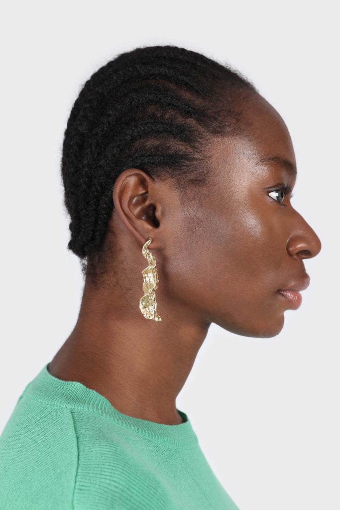 Gold hammered twisting shard earrings_2