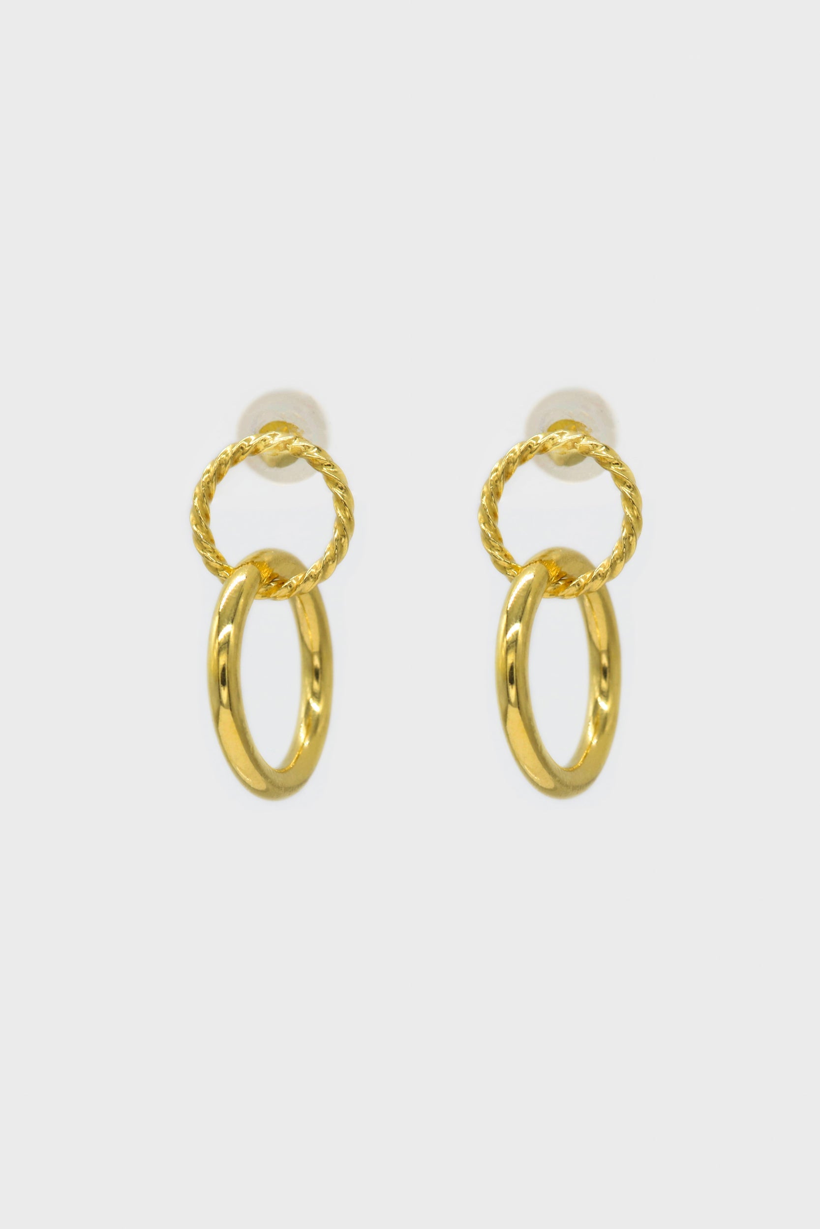 Gold linking circle earrings_4