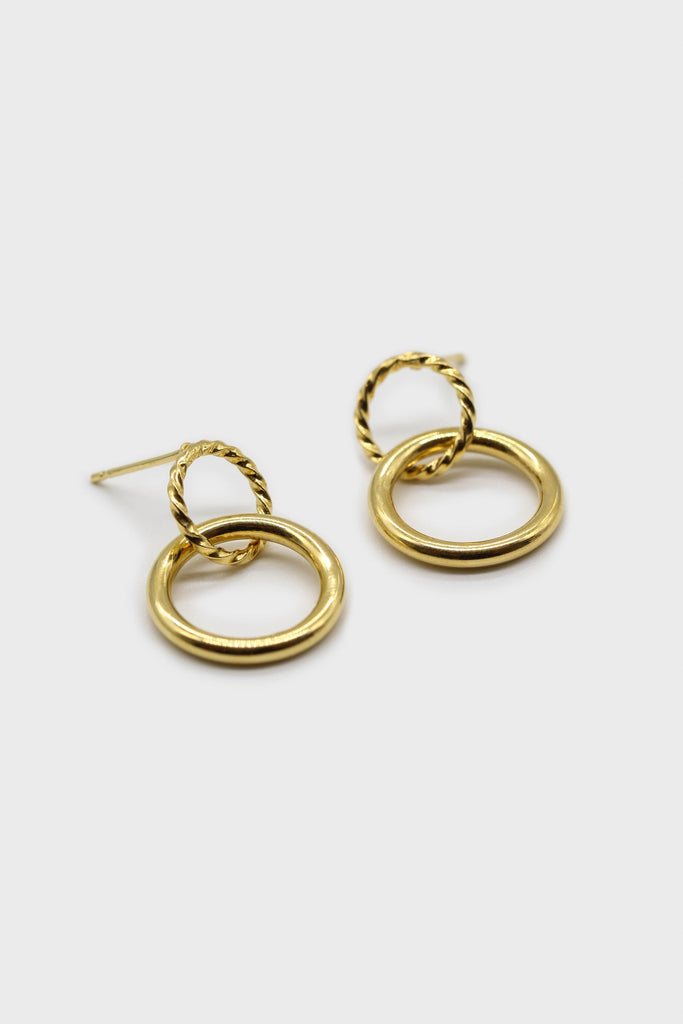 Gold linking circle earrings_1