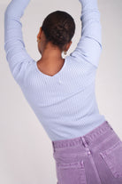 Light blue V-neck ribbed long sleeved knit_10