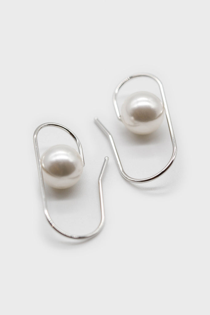 Silver paper clip pearl earrings_2