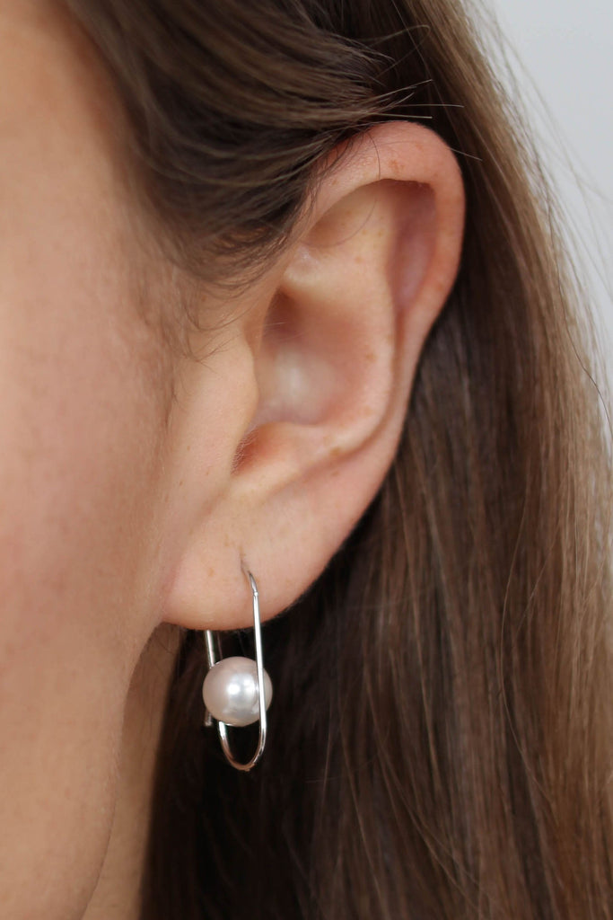 Silver paper clip pearl earrings_1