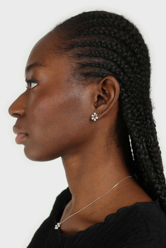 Silver pearl flower earrings_4
