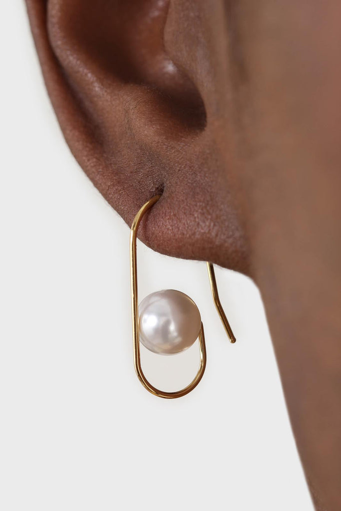 Gold paper clip pearl earrings_3