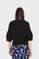 Black sharp seamed 3/4 sleeve top_3