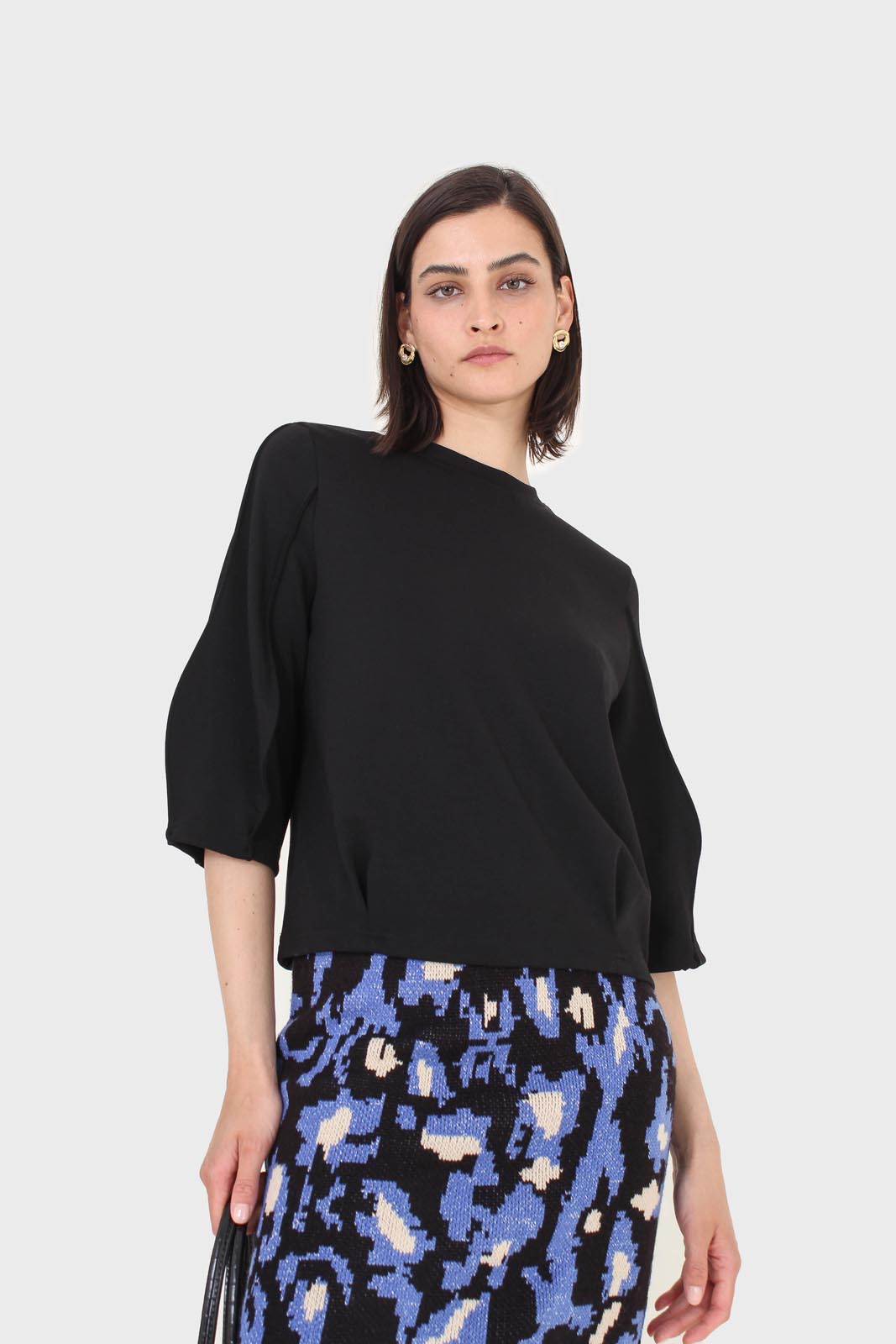 Black sharp seamed 3/4 sleeve top_6