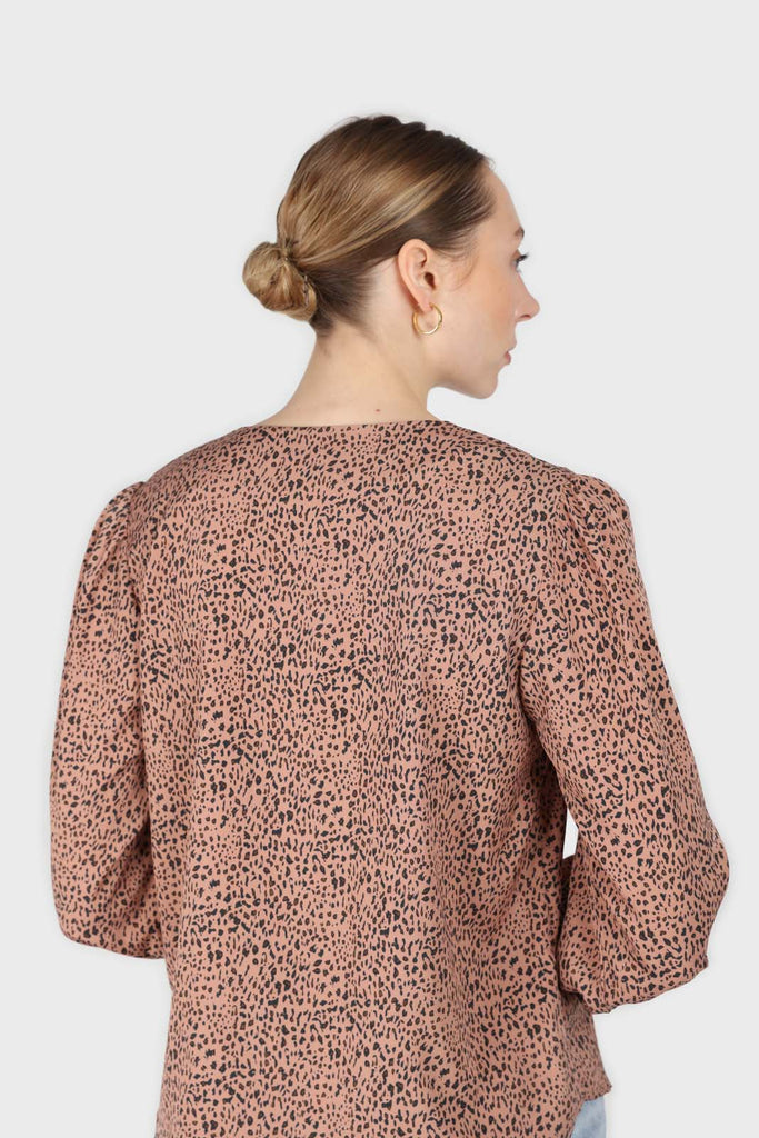 Dusty pink leopard print ruffle long sleeved shirt_4