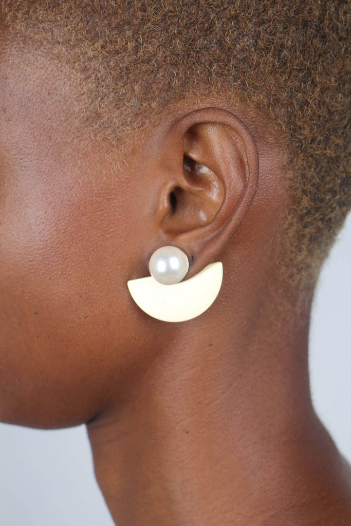 Gold giant pearl fan earrings_7