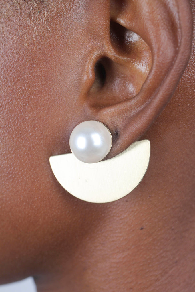 Gold giant pearl fan earrings_5