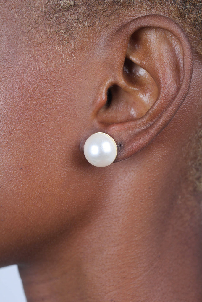 Gold giant pearl fan earrings_10