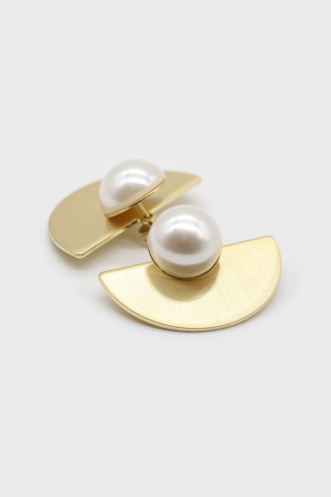 Gold giant pearl fan earrings_1
