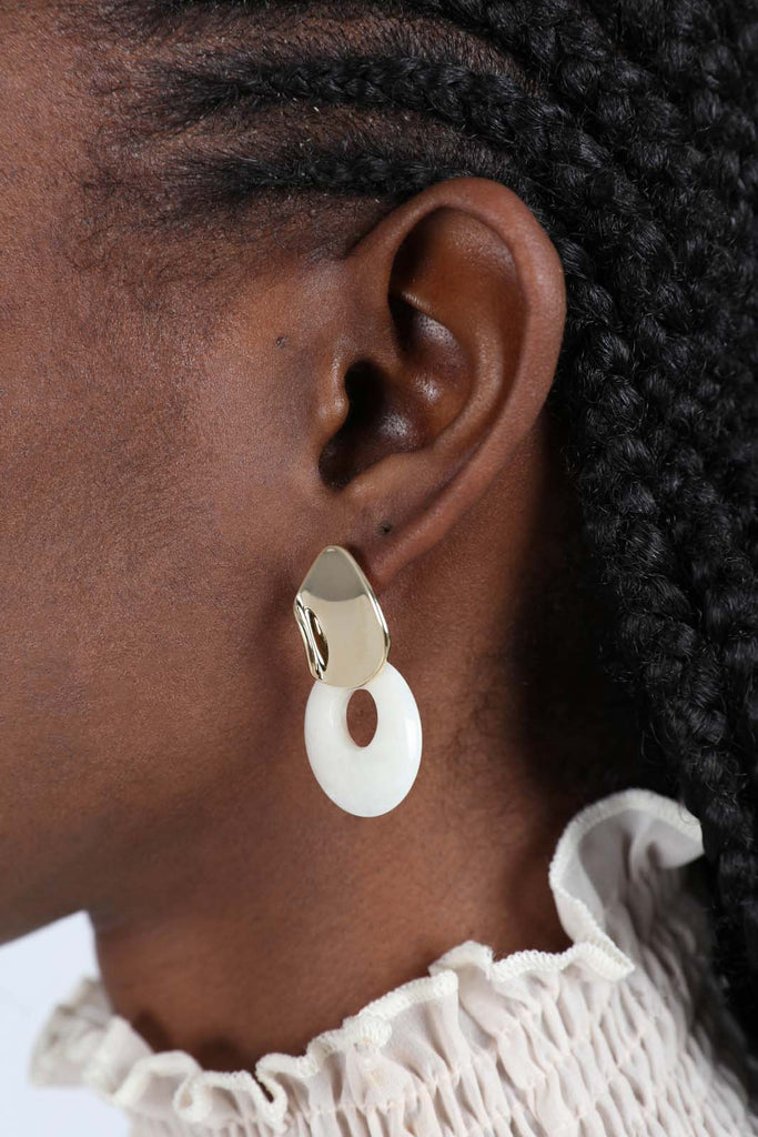 Gold and ivory linking circle earrings_2