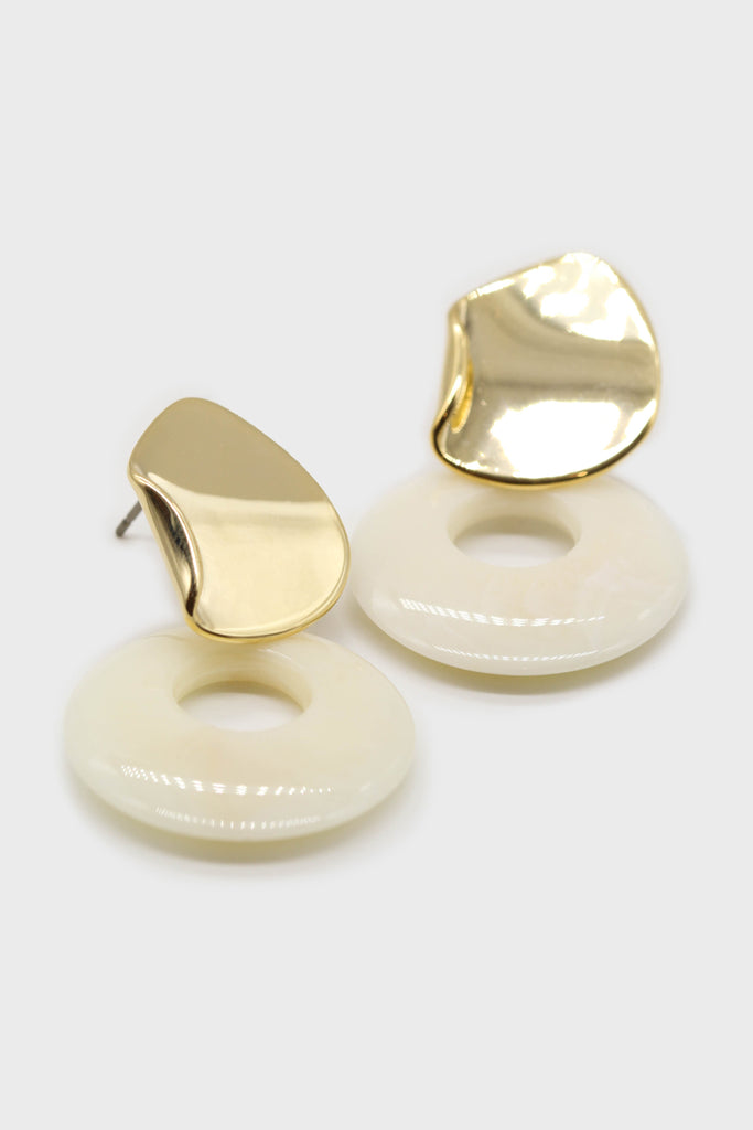 Gold and ivory linking circle earrings_1