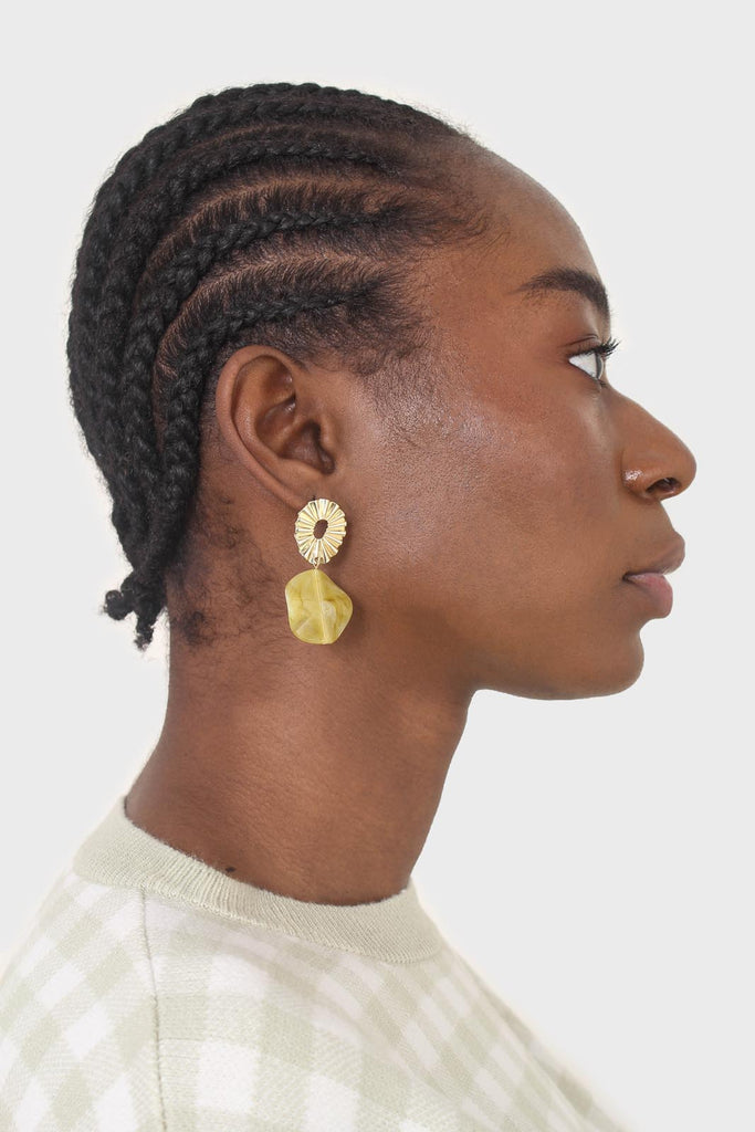 Gold ridged drop lime enamel circle earrings_3