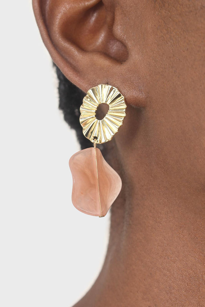Gold ridged drop pink enamel circle earrings_3
