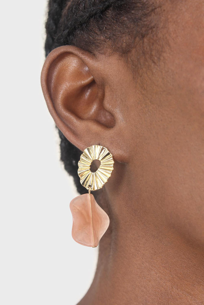 Gold ridged drop pink enamel circle earrings_2