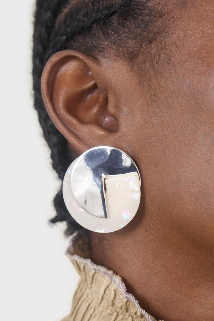 Ivory fleck and hammered silver disc earrings_2