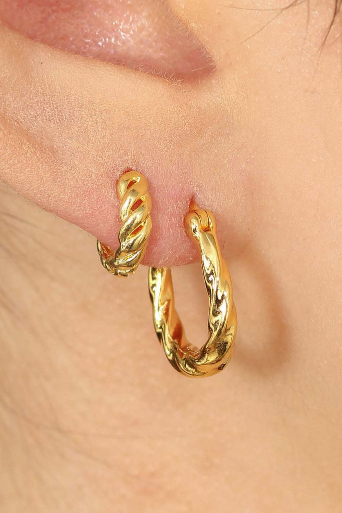 Gold twisted oval huggie earring - 9mm_3