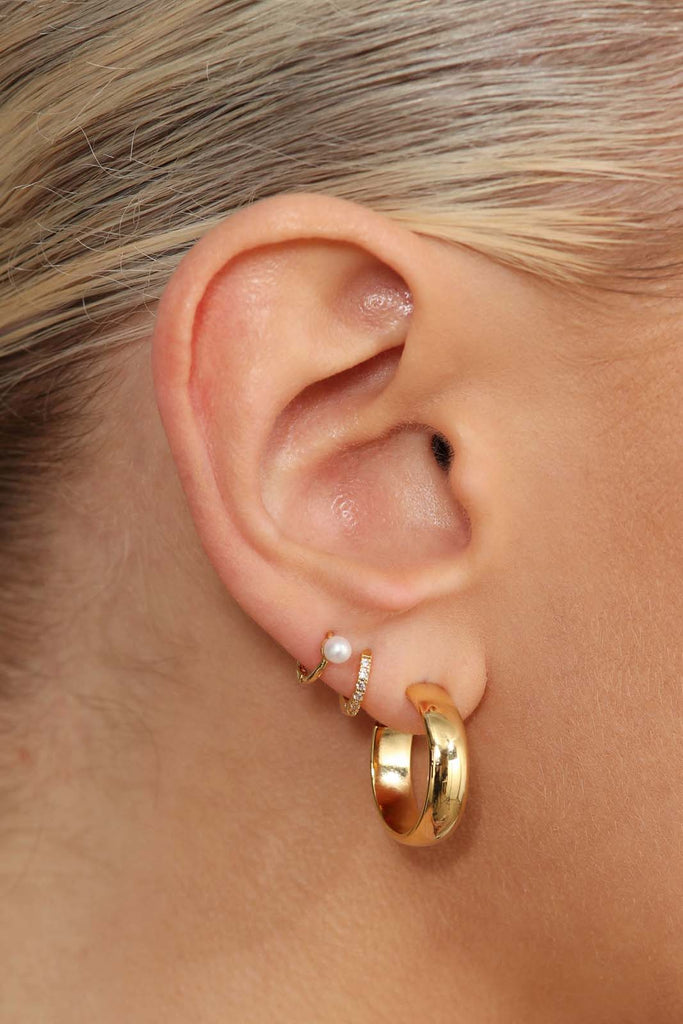Gold simple pave huggie earrings - 5.5mm_3