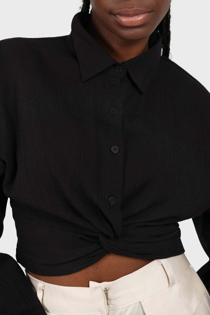Black twist front cropped shirt_4