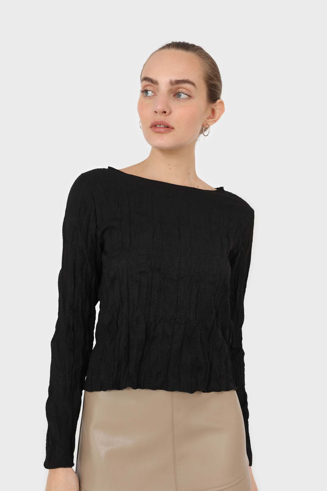 Black wrinkled long sleeved top_1