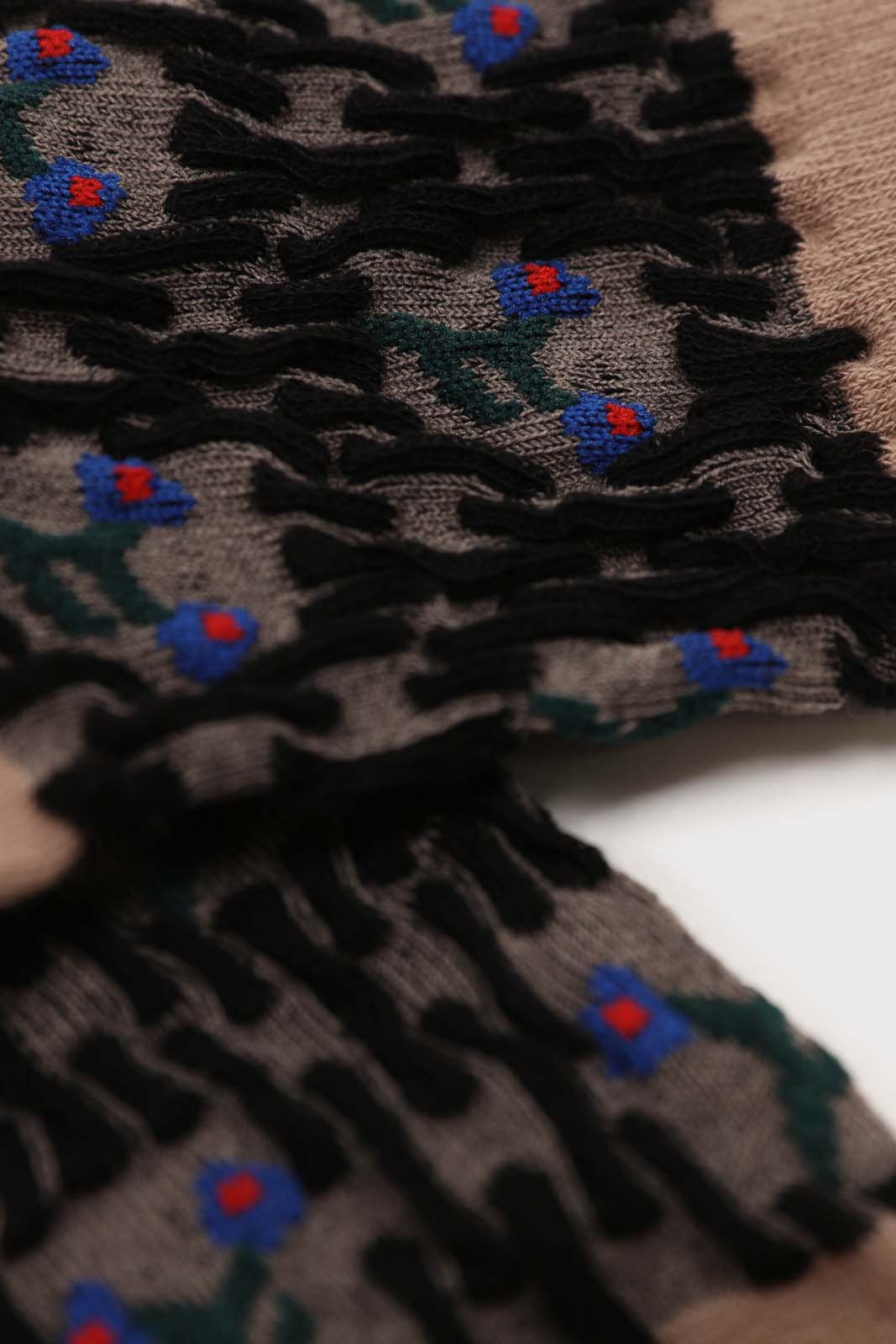 Beige and blue cherry textured socks_2