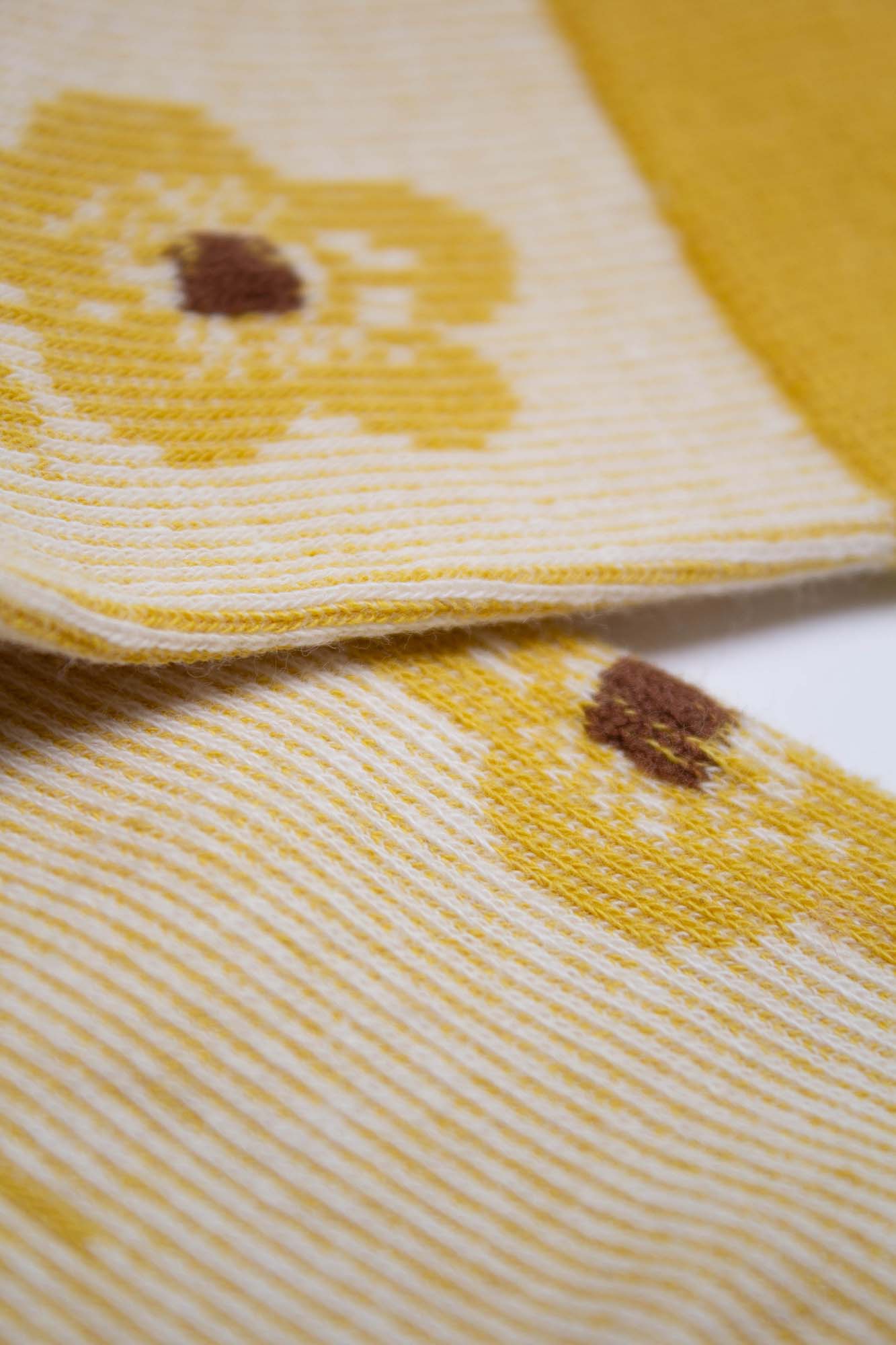 Yellow jacquard flower socks_2