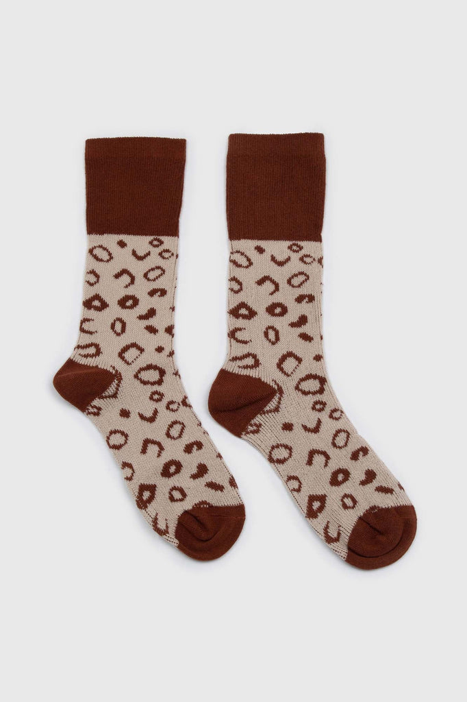 Beige and brown leopard outline socks_4