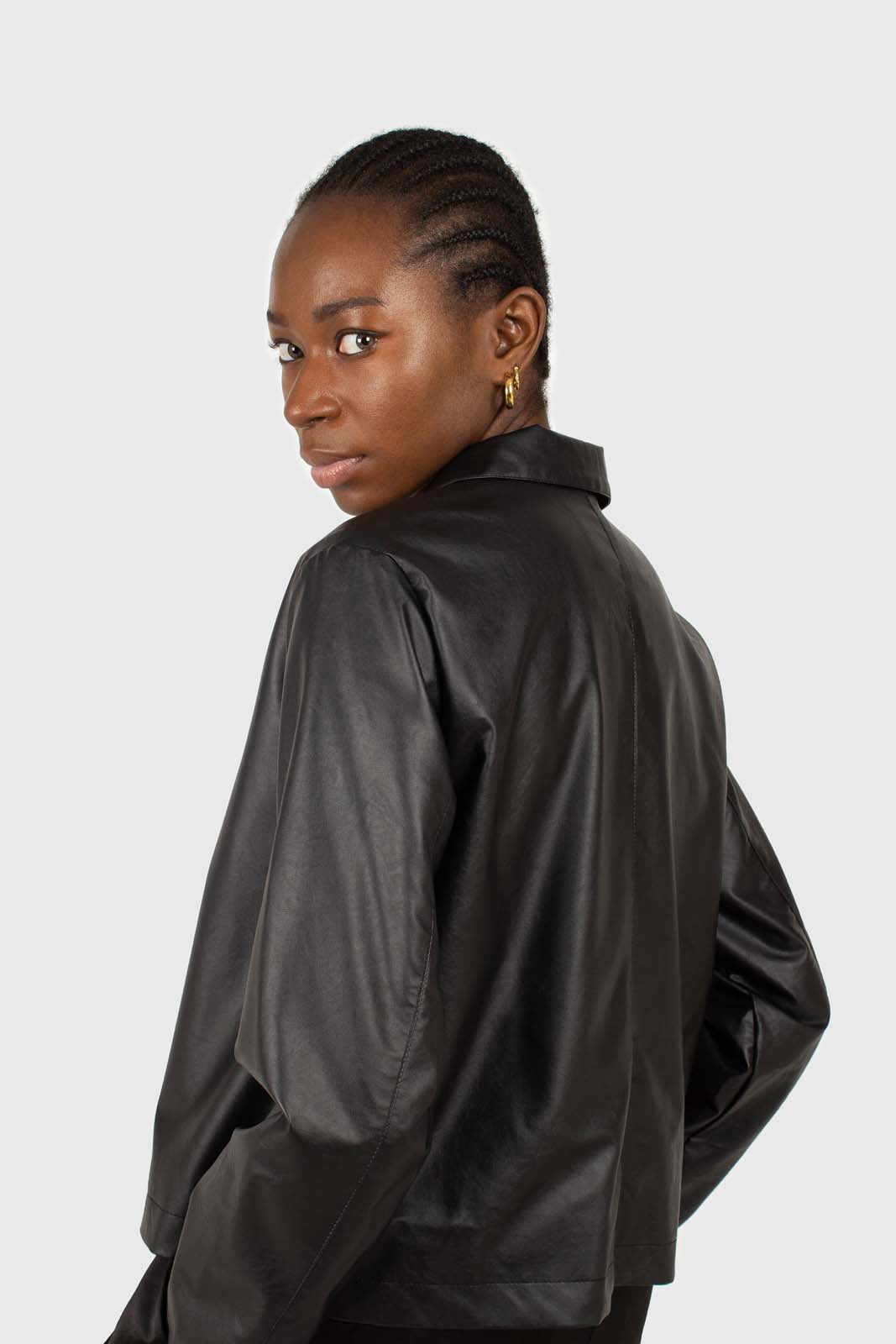 Black vegan leather short shirt jacket_5