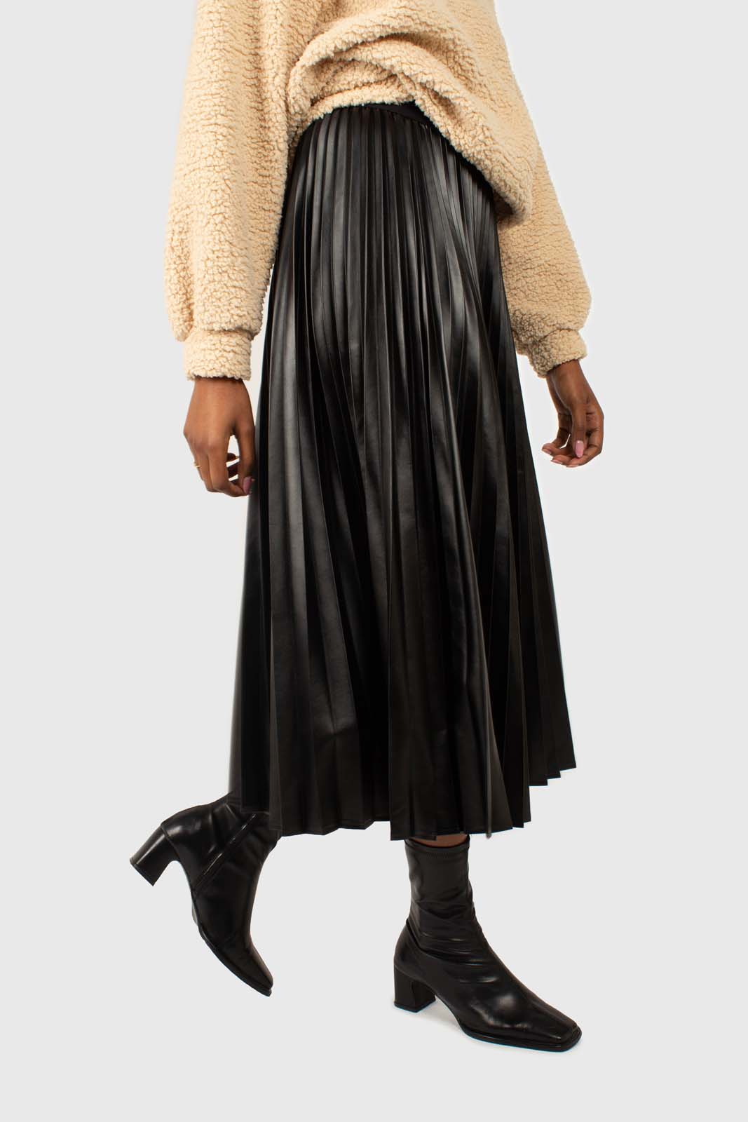 Black vegan leather pleated midi skirt_6
