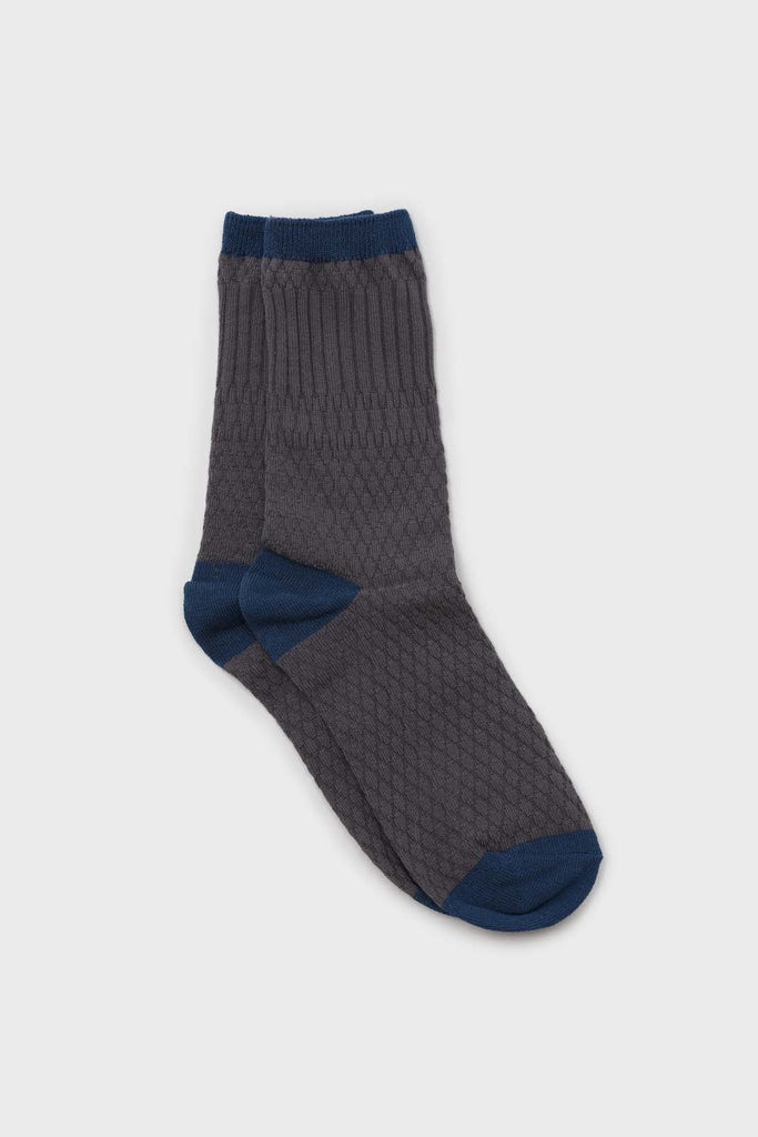 Grey textured diamond blue trim socks_1
