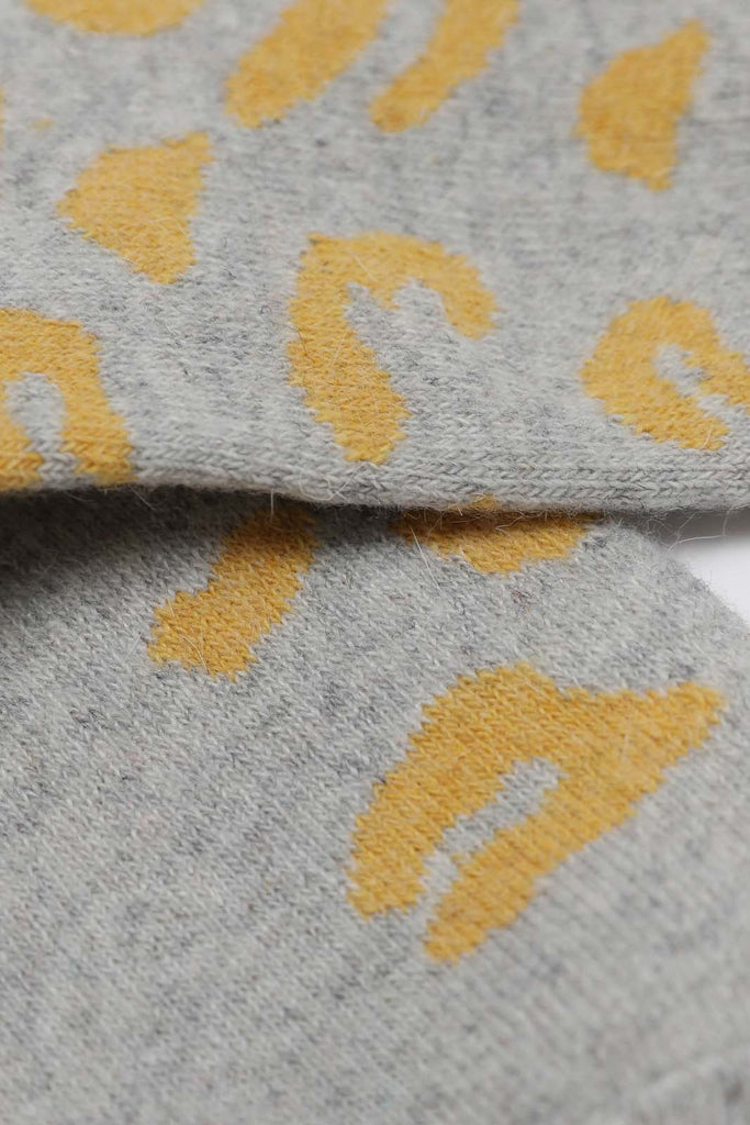 Pale grey and yellow leopard wool blend socks_2