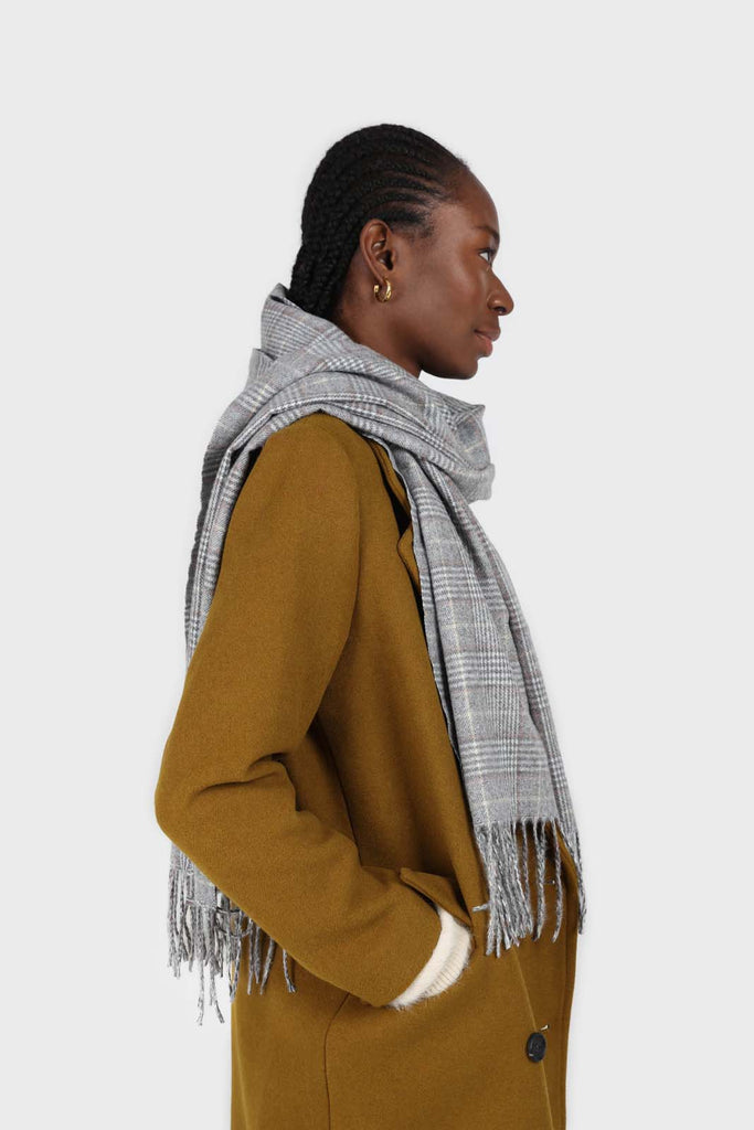 Pale grey and white smart checked scarf_3