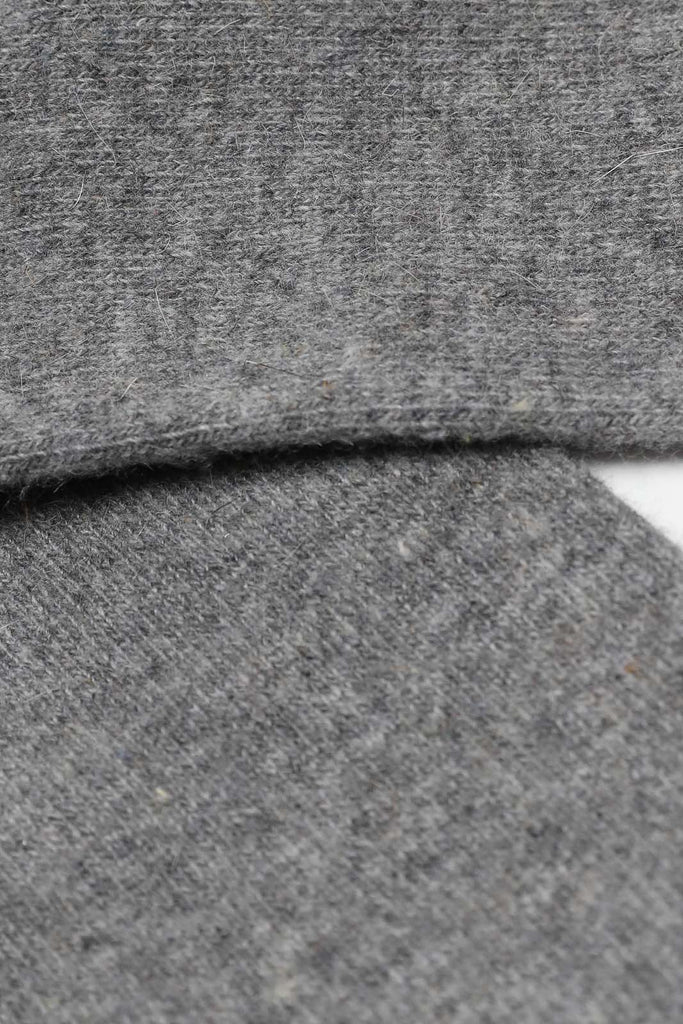 Dark grey smooth wool long socks_2