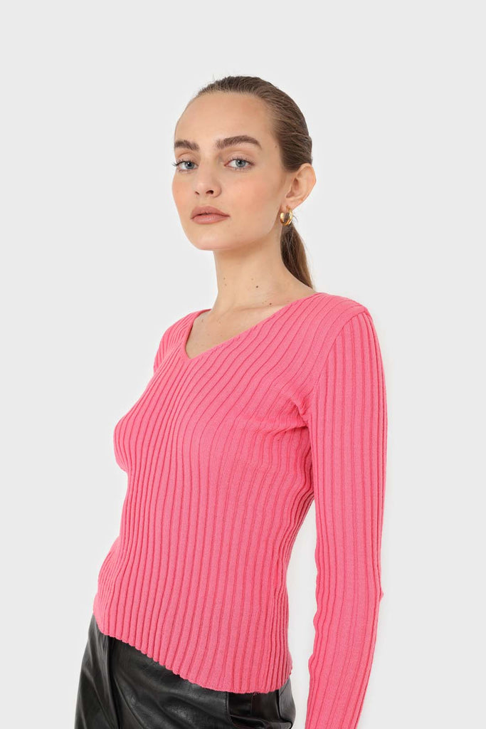 Hot pink ribbed V-neck fitted knit top_1