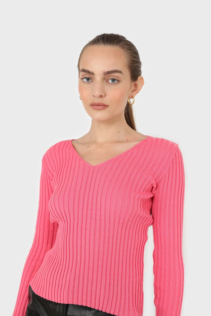 Hot pink ribbed V-neck fitted knit top_3