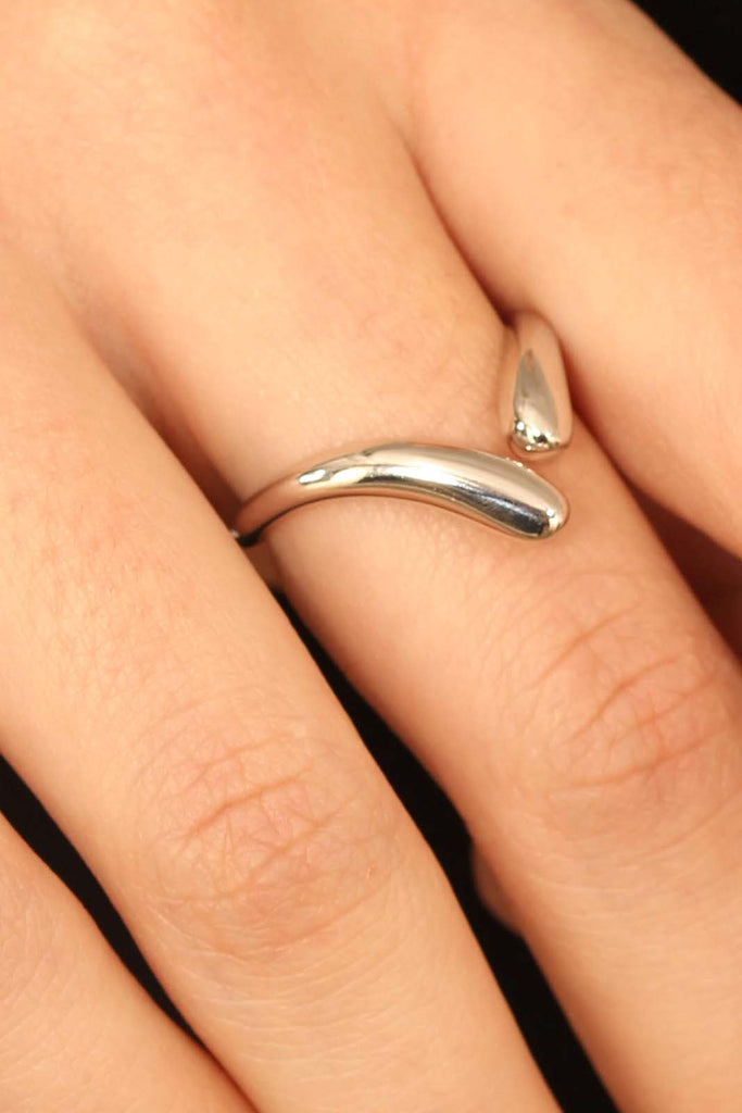 Silver colliding tear drops ring_2
