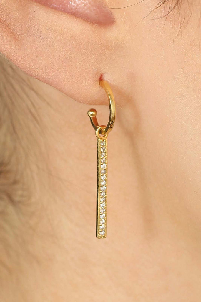Gold dangling diamante bar hoop earrings_5