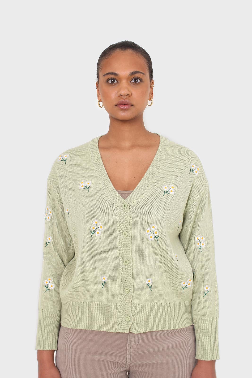 Green embroidered daisies cardigan_6