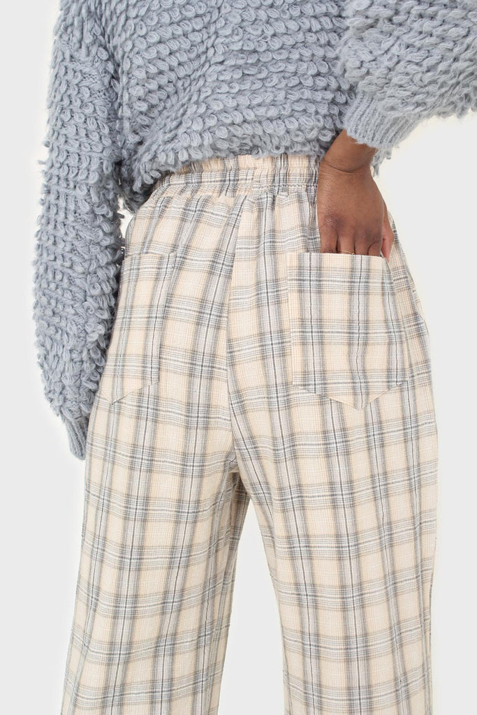 Beige and khaki plaid loose fit trousers_5