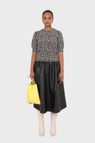 Black and white daisy puff sleeved top_4