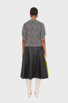 Black and white daisy puff sleeved top_5