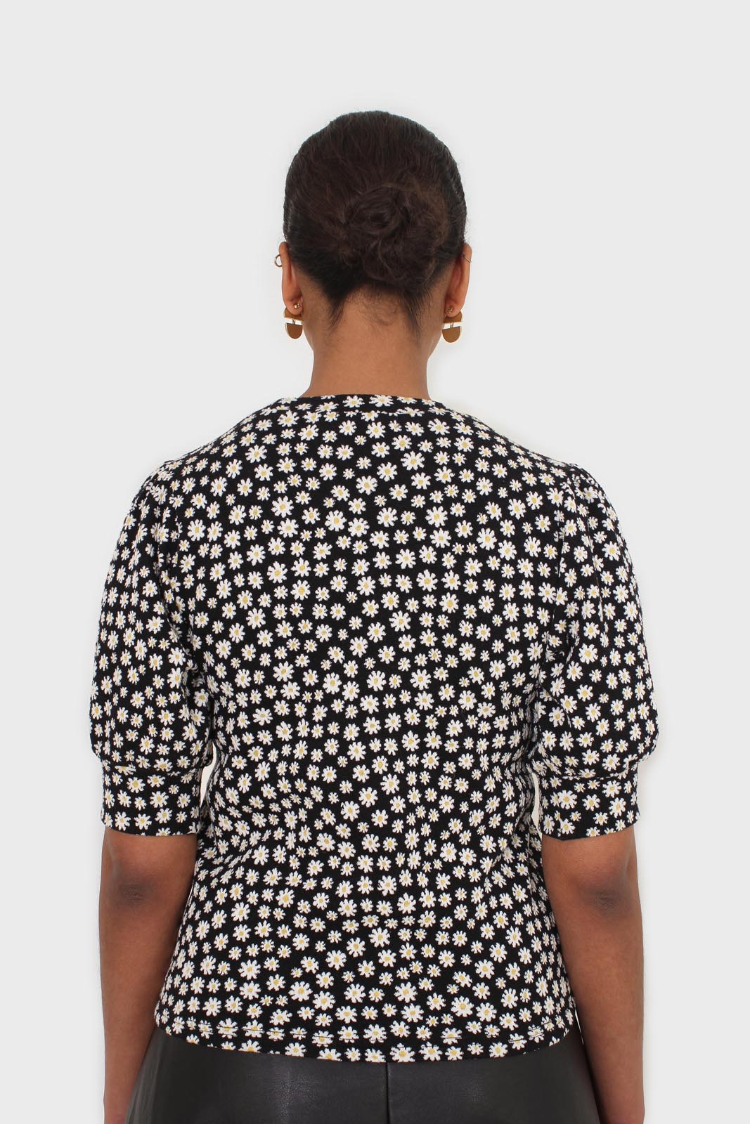 Black and white daisy puff sleeved top_3
