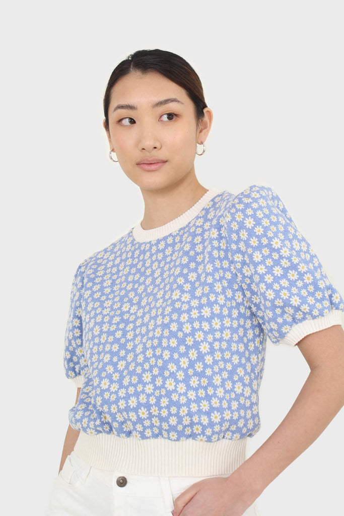 Blue and white daisies short puff sleeved top_7