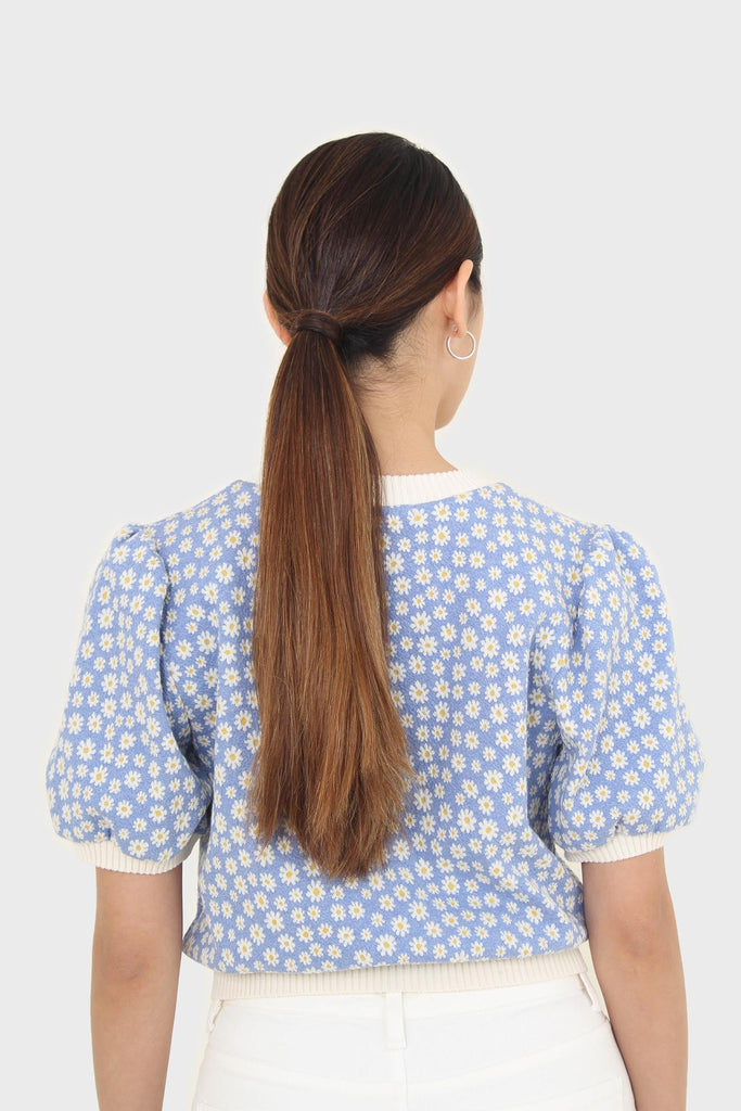 Blue and white daisies short puff sleeved top_6