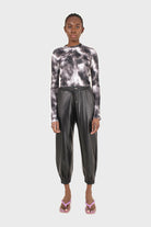 Black tie dye print velvet cropped top_3