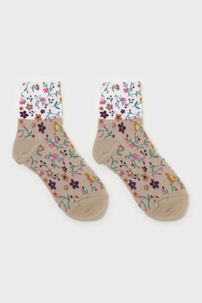 Beige floral colourblock socks_3