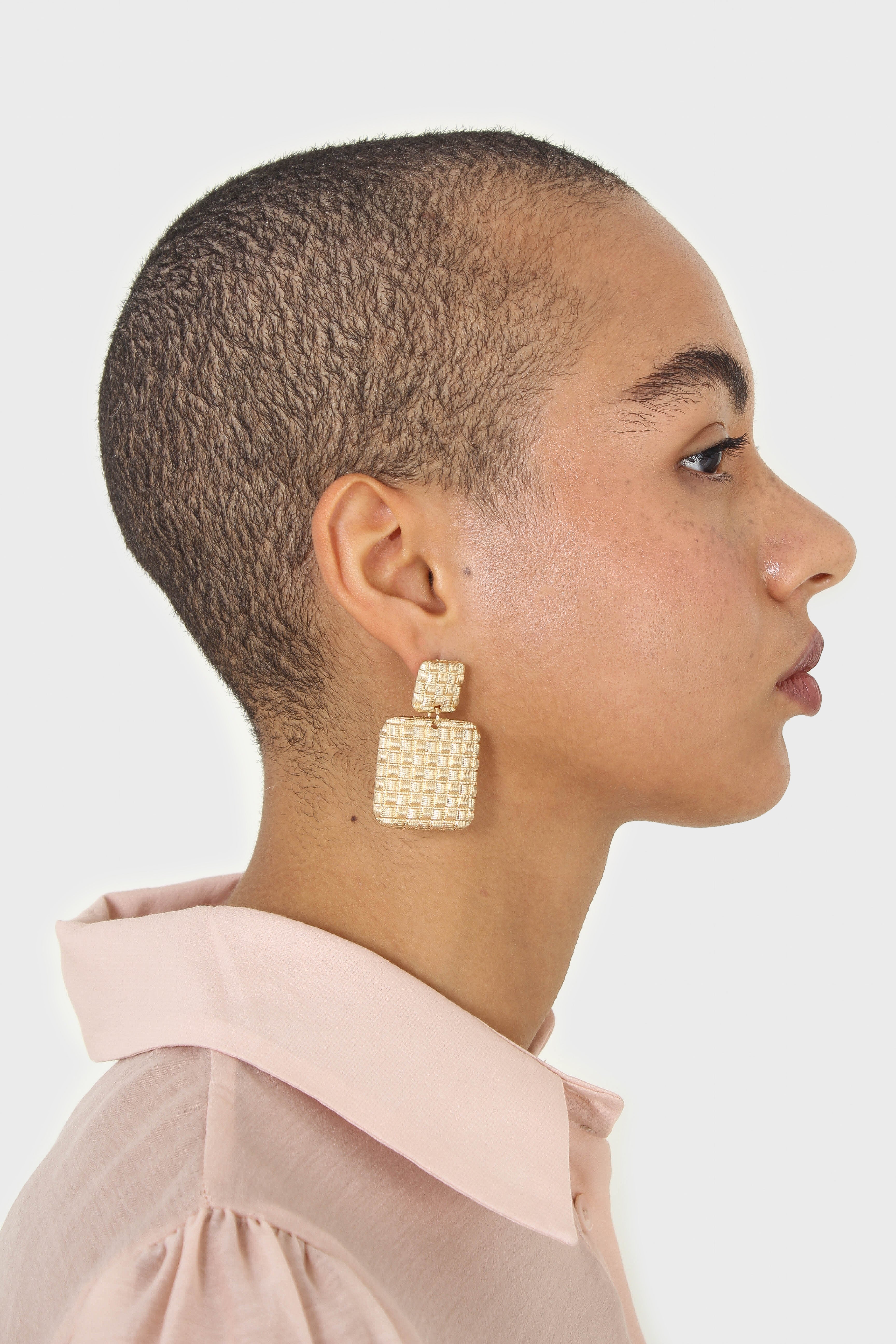 Gold woven square earrings_4