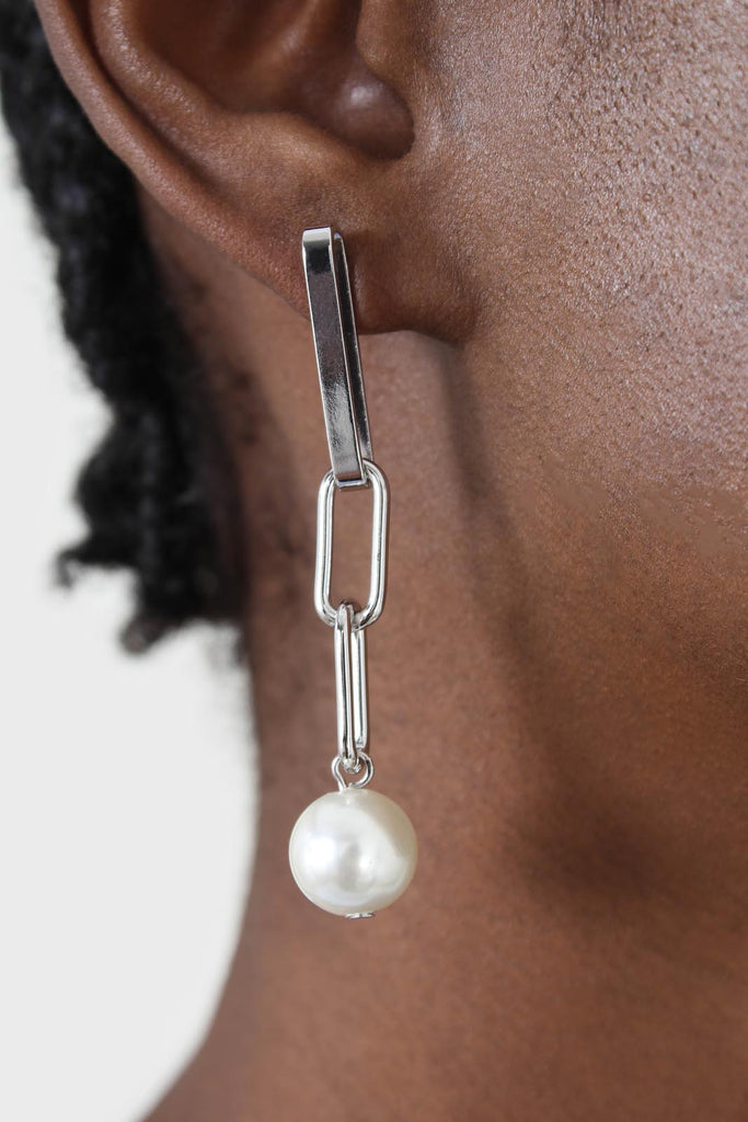 Silver chain link pearl earrings_3