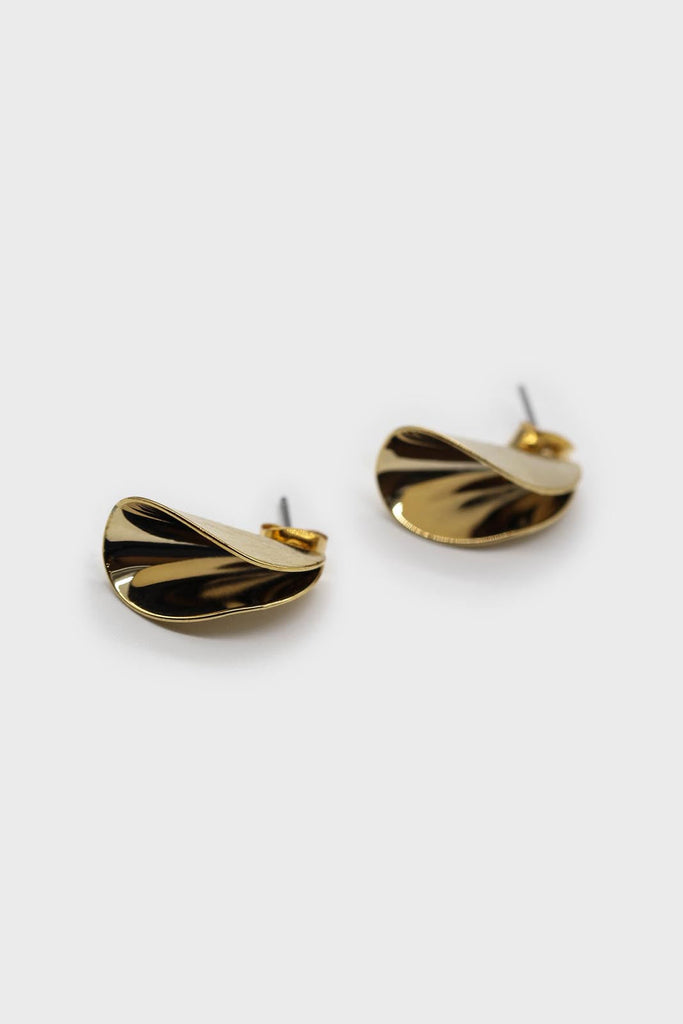 Gold pinched stud earrings_1